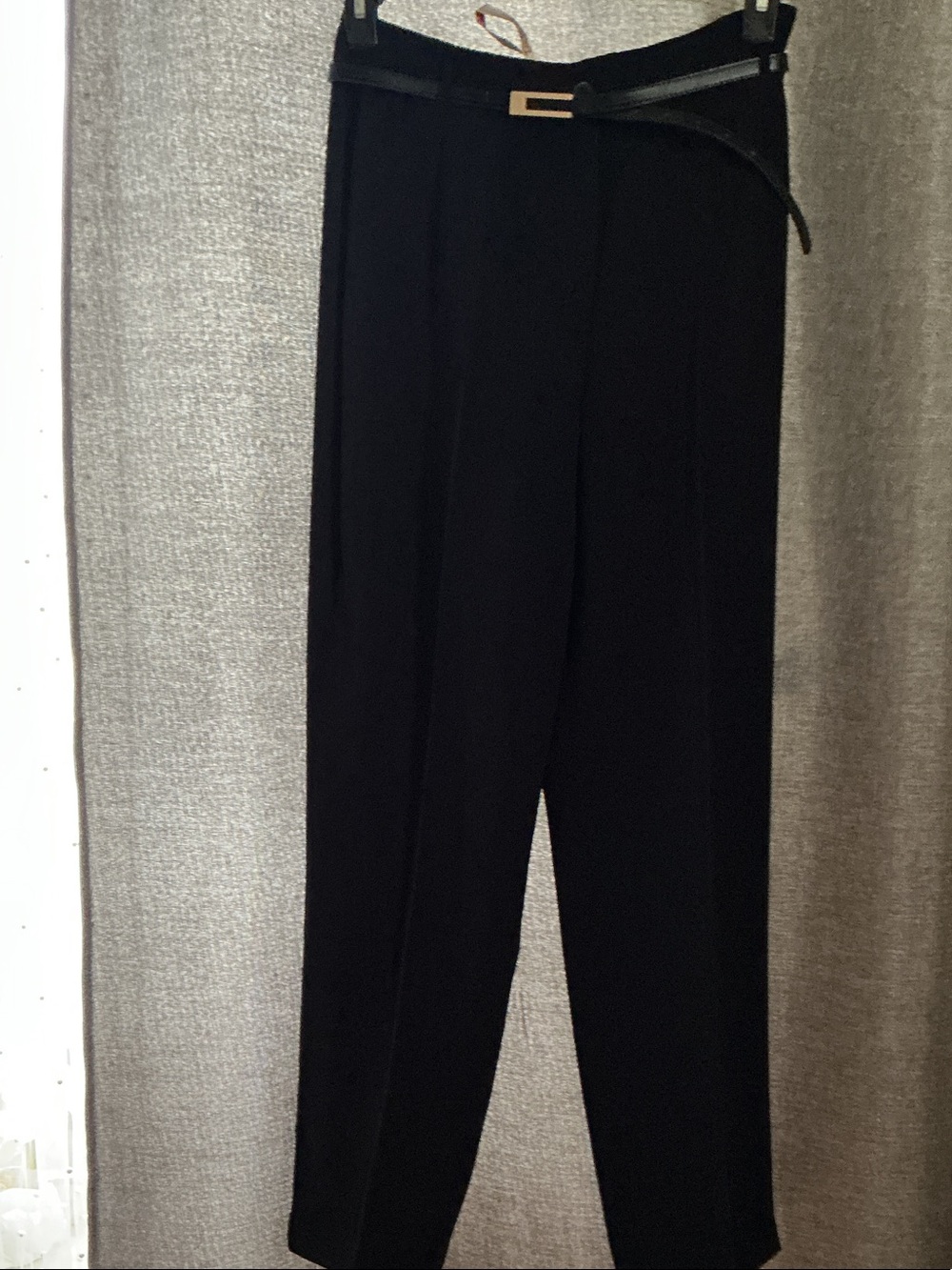 Tailored High-Waist Black Trousers with Slim Belt